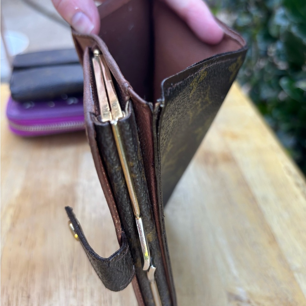 Louis Vuitton Brown Monogram Kisslock Wallet - Picture 16 of 16